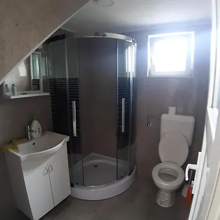 Ris Kuca Za Odmor Ferienhaus *