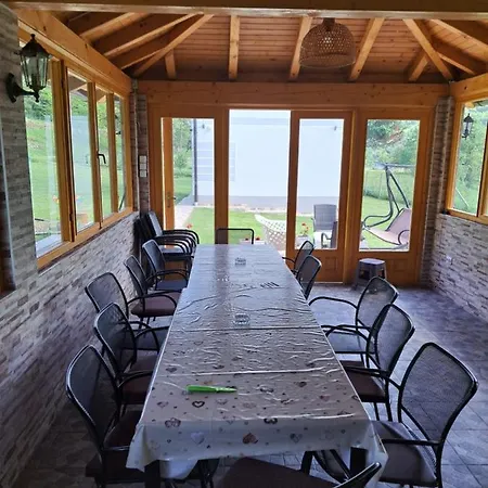 Ris Kuca Za Odmor Holiday home *
