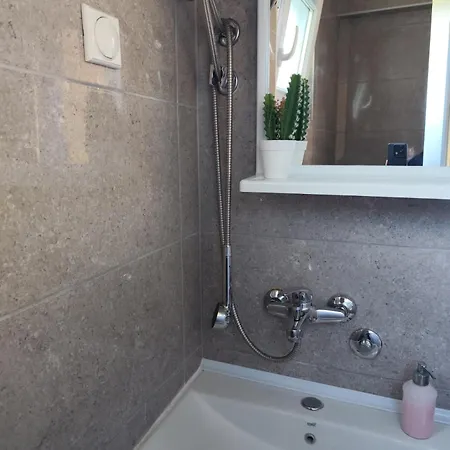 Holiday home Ris Kuca Za Odmor *